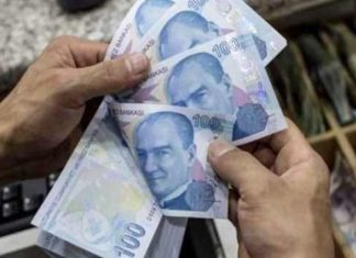 Turker omfavner Bitcoin blant Falling Lira